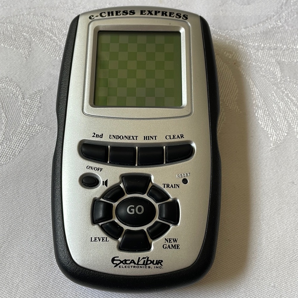 Excalibur electronics e-chess express game handheld pocket portable
